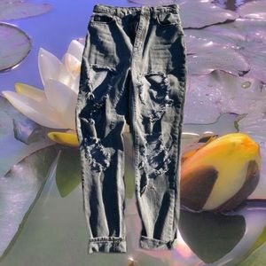 BDG BLACK MOM HIGH WAIST JEANS